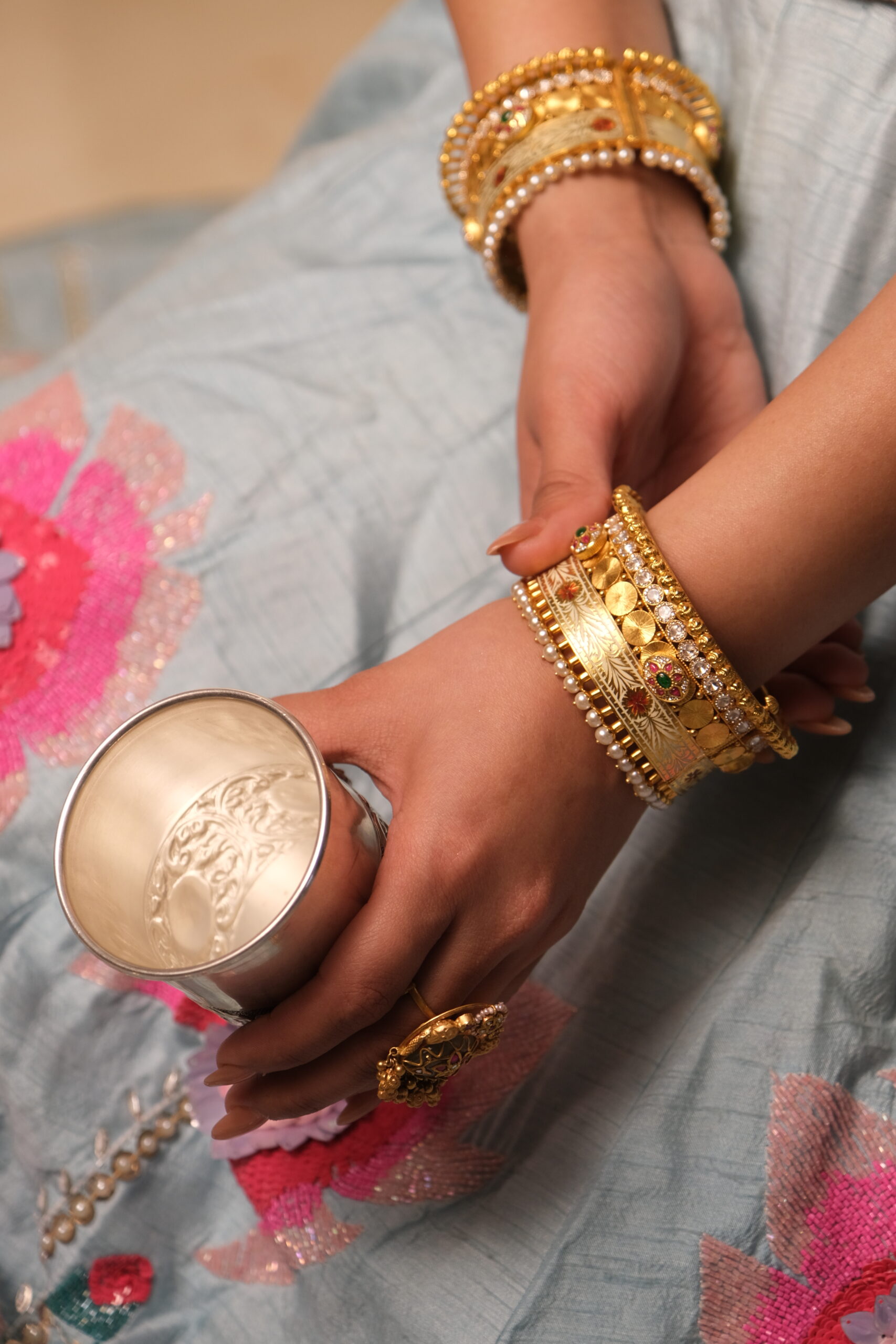 ANTIQUE KADA SET