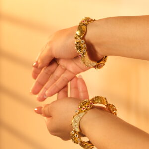 ANTIQUE KADA SET