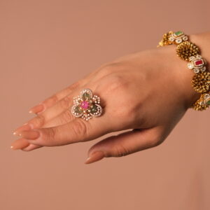 ANTIQUE LADIES RING