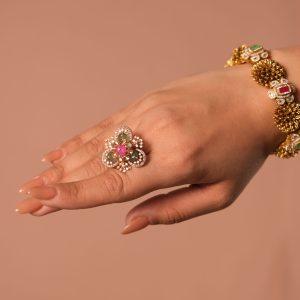 ANTIQUE LADIES RING