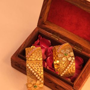 ANTIQUE KADA SET