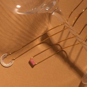 CHAIN PENDANT
