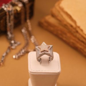 DIAMOND RING