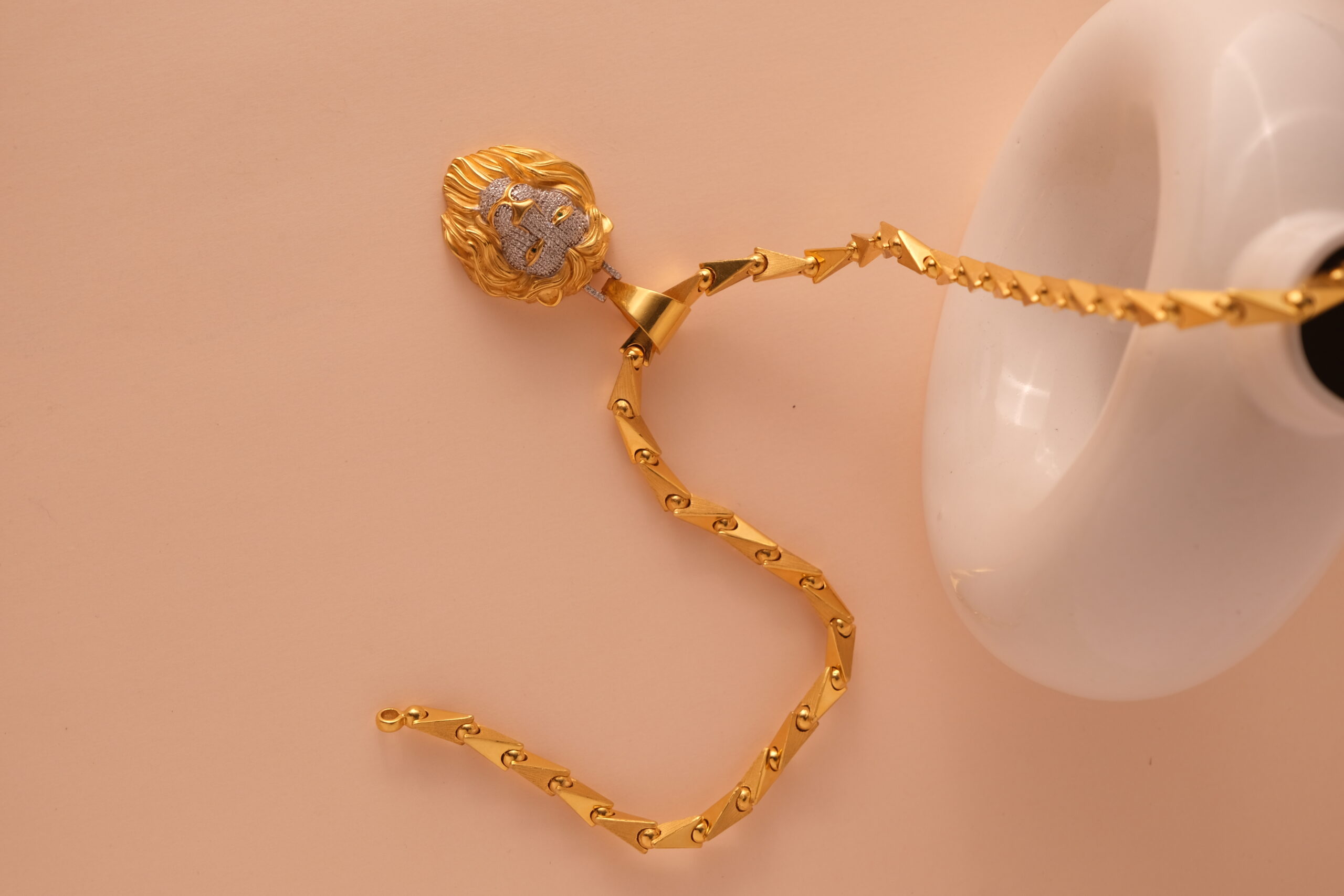 GOLD CHAIN / PENDANT